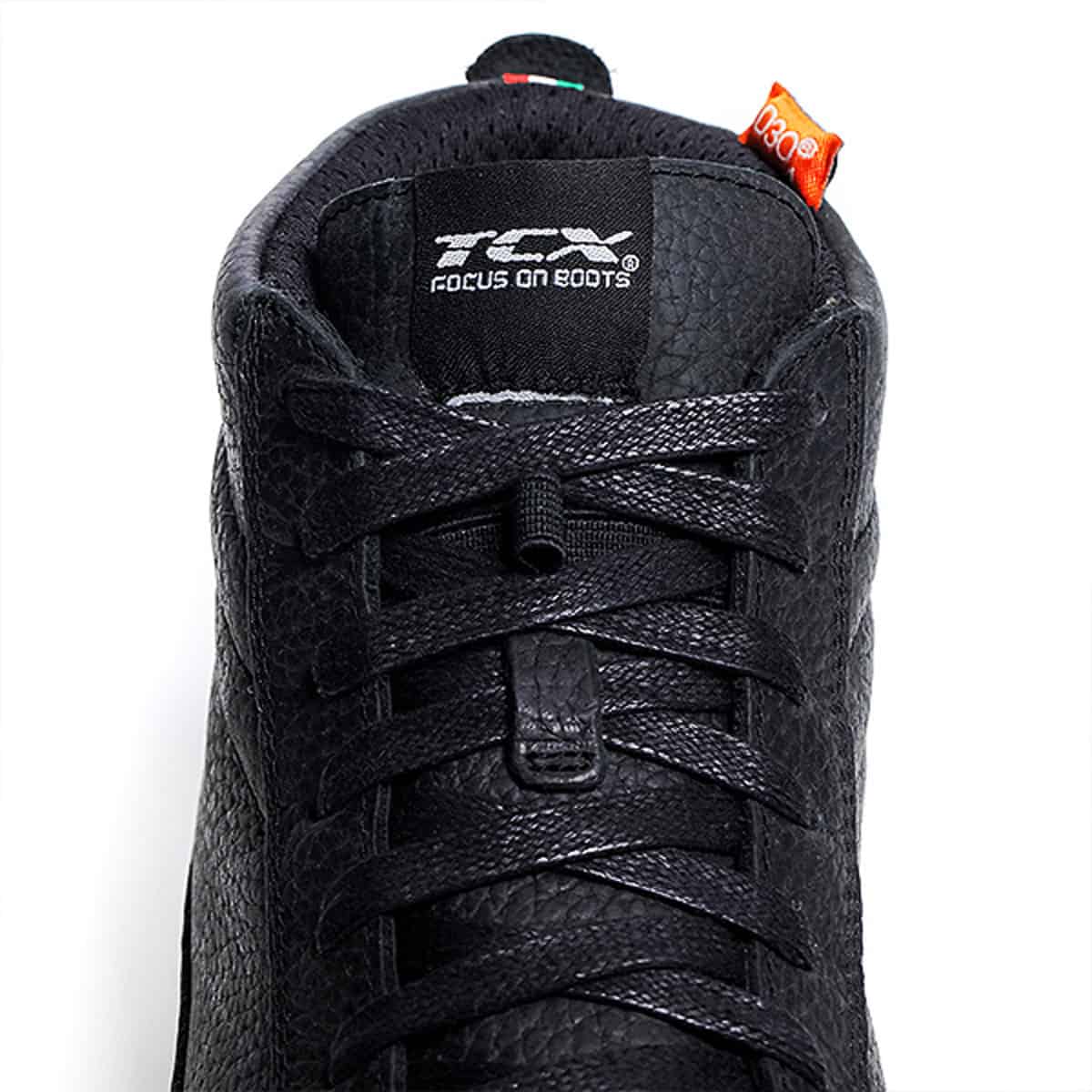 The TCX Street 3 motorbike shoes: Sportsfashion inspired motorcycle trainer - lace closure
