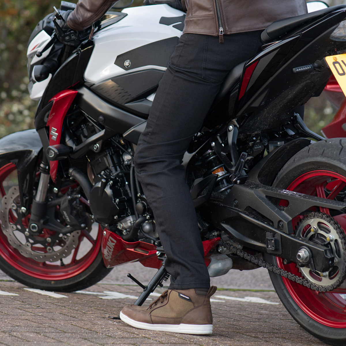These awesome Oxford OA AA Dynamic Jeans are specially designed for motorcycle riders like you.